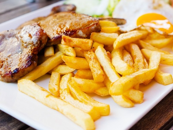 Plato Combinado de ternera.(Entrecot 300g). Con ensalada,huevos fritos y patatas 27,50€