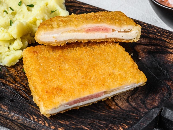 San jacobos, patatas, ensalada