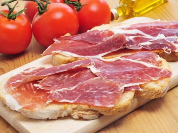 Café, tostada de pan con jamón y zumito regalo 