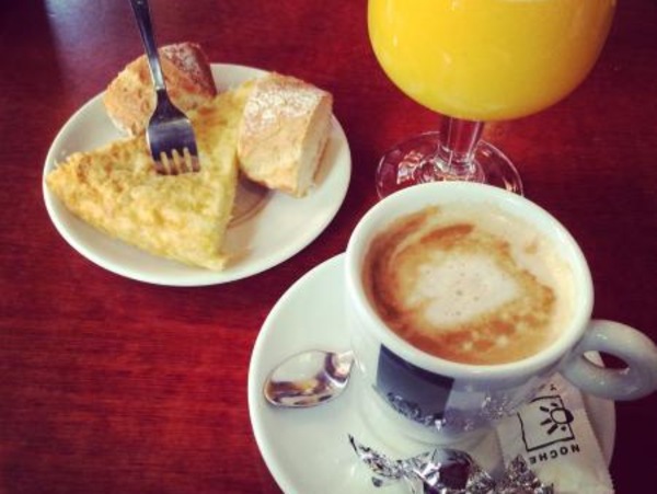 Café con pincho de tortilla y zumito regalo 