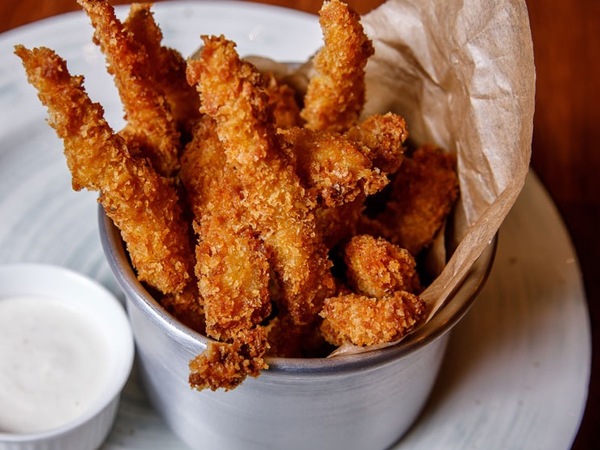 Tiras de pollo empanado