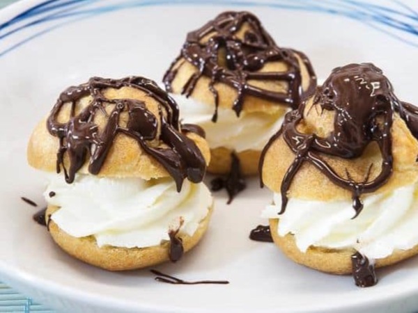 Profiteroles con nata