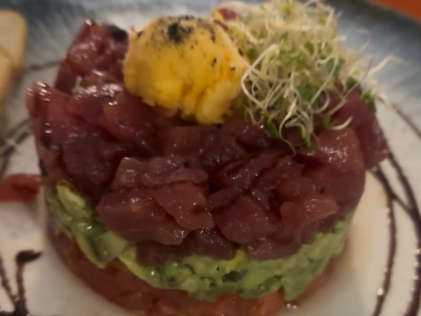 Tartar de Atún, aguacate, tomate