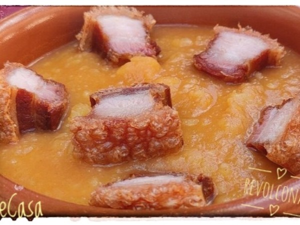 Patatas revolconas con Torrezno de Soria
