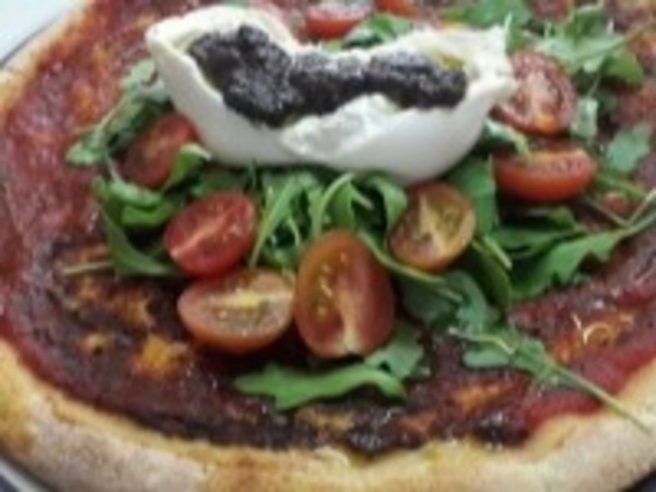 BURRATA FRESCA CON SALSA DI TARTUFO NERO