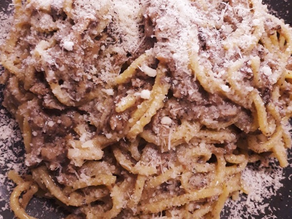 Spaghetti Alla Chitarra Tartufo und Pilz