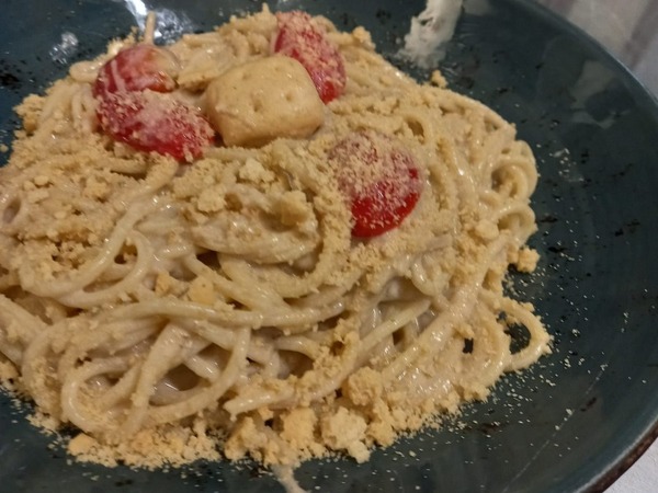 SPAGHETTI CON ACCIUGHE E BURRATA(no se sirve queso con este plato)
