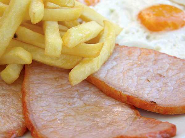 Lomo, patatas y huevo