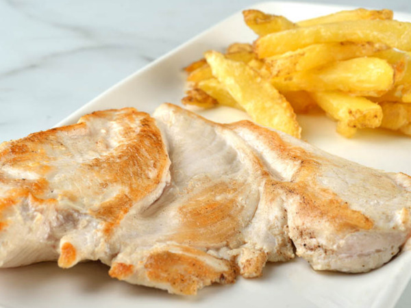 Pechuga pollo plancha, patatas y huevo