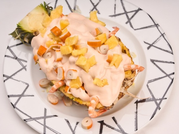 CÓCTEL DE MARISCOS SOBRE PIÑA