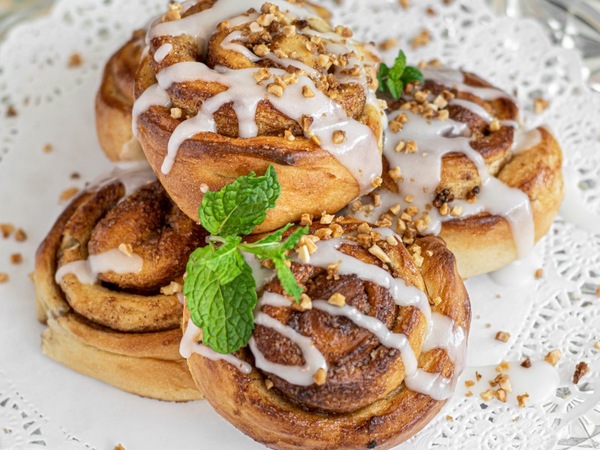 Vegan cinnamon rolls