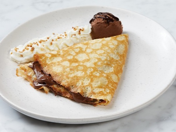 CREPE DE CHOCOLATE CON HELADO DE VAINILLA