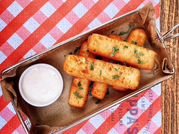 BASTONCINI FRITTI DI POLENTA E PARMIGIANO