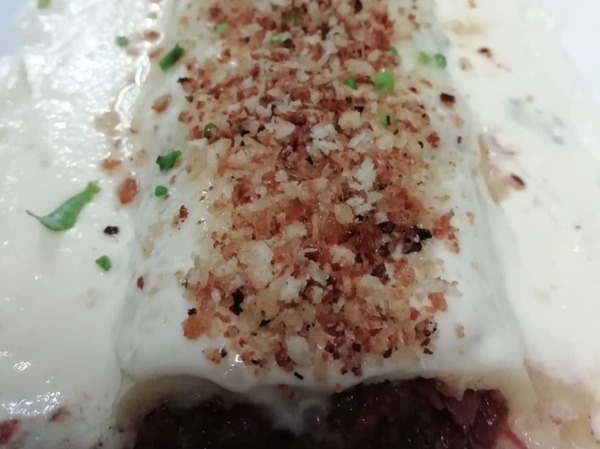 Canelones de massa fresca, pato cristalizado e cogumelos sazonais 