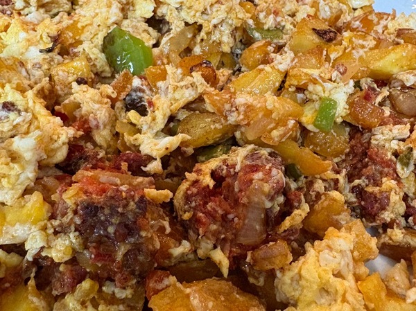 Revuelto de chorizo ibérico