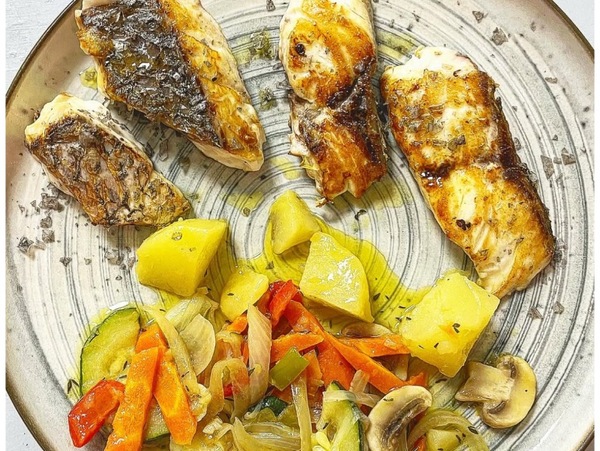 Tacos de corvina con parrillada de verduras