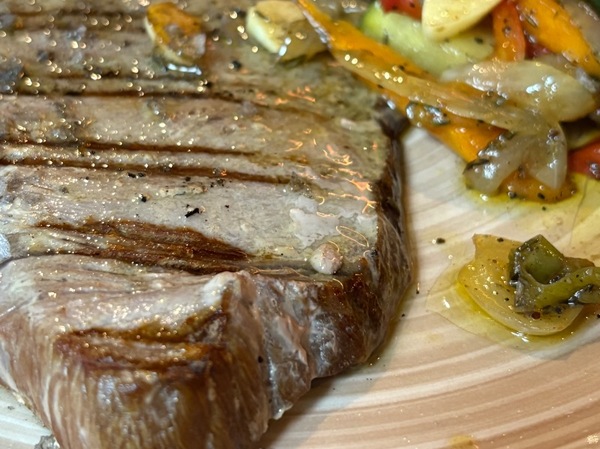 Lomo de atún rojo a la brasa