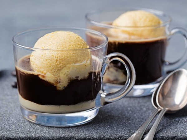 CAFÉ CON HELADO