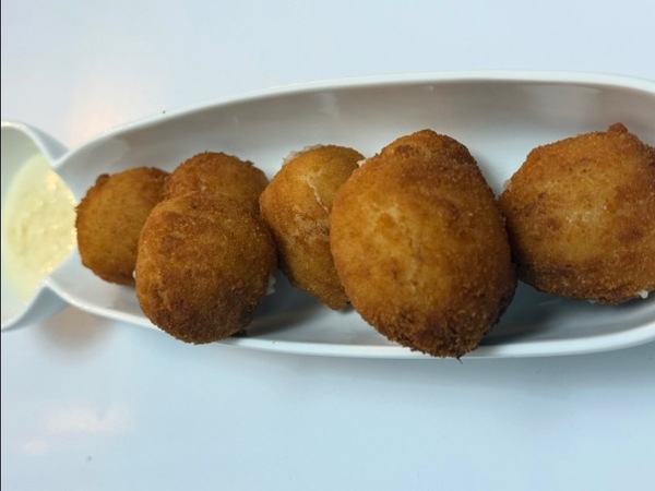 Croquetas cremosas de bacalao 