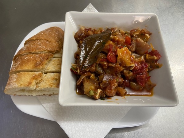 NEZ ET OREILLE AVEC SAUCE ÉPICÉ