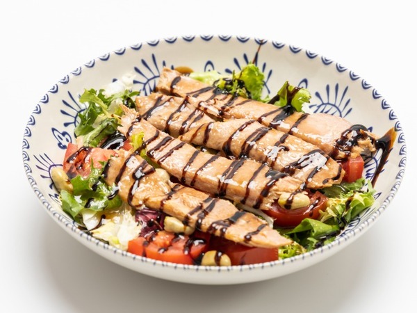 Tuna belly salad with honey dressing