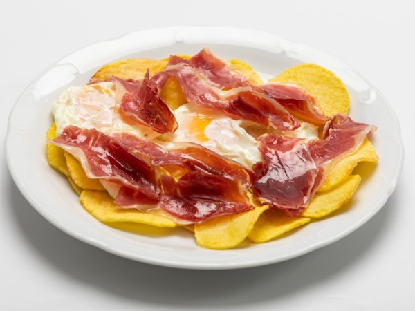 Huevos rotos con jamón ibérico