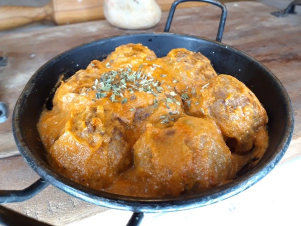 Homemade meatballs with tomato and ricotta sauce