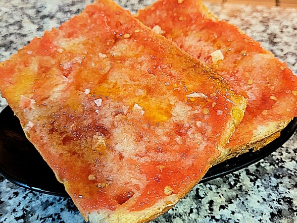 Flat tomato bread
