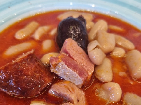 Fabada asturiana y su compango