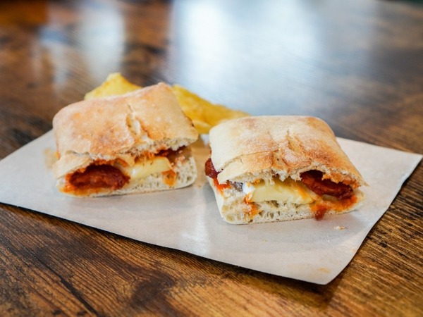Queso Brie y chorizo picante