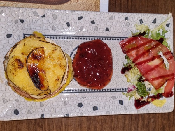 MILHOJAS DE FOIE Y QUESO DE CABRA 