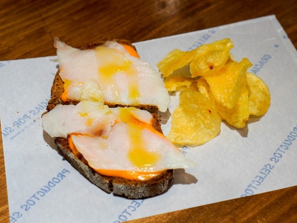 Bacalao ahumado con salmorejo