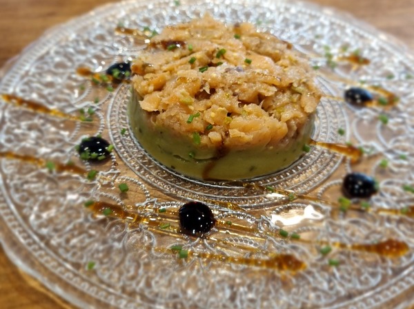Tartar de salmón ahumado con guacamole