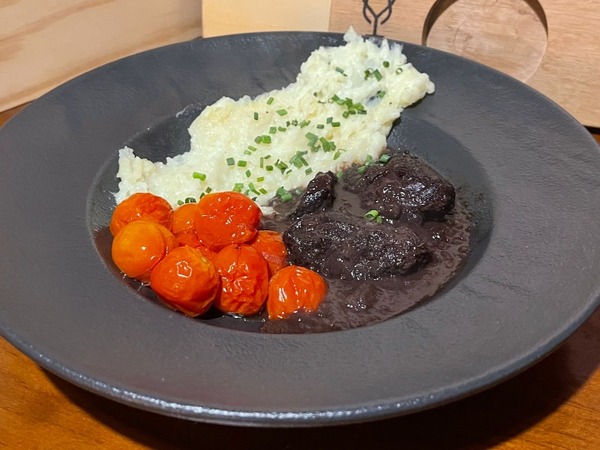 Carrilleras de cerdo con vino tinto