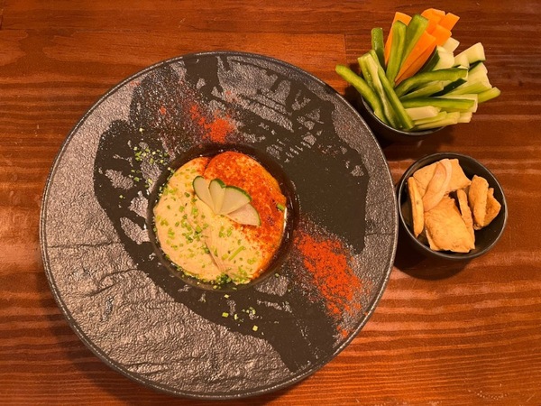 Hummus with vegetable stripes