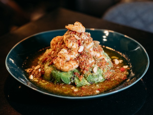 Tibia de Langostinos y Aguacate 