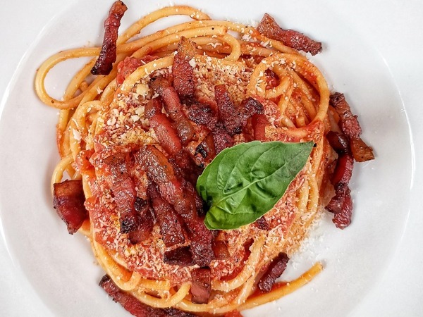 BUCATINI ALL'AMATRICIANA