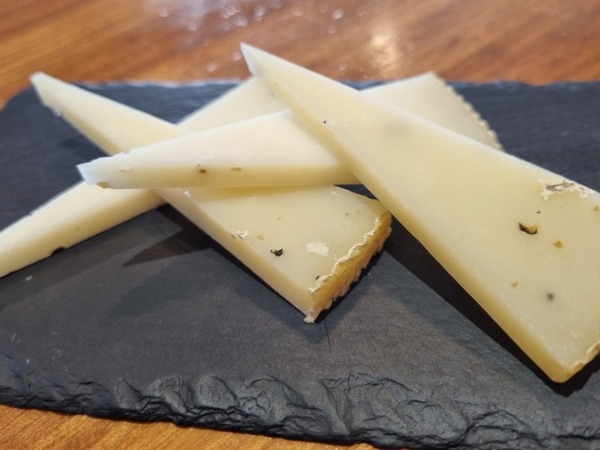 Queso de oveja curado TRUFADO