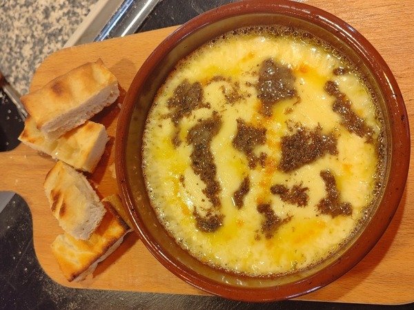 PROVOLONE CON TRUFA.