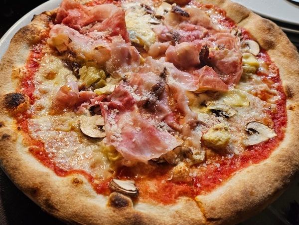 Pizza capricciosa