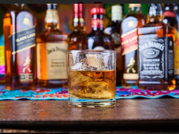 WHISKY X 2 + Red Bull o Bebida