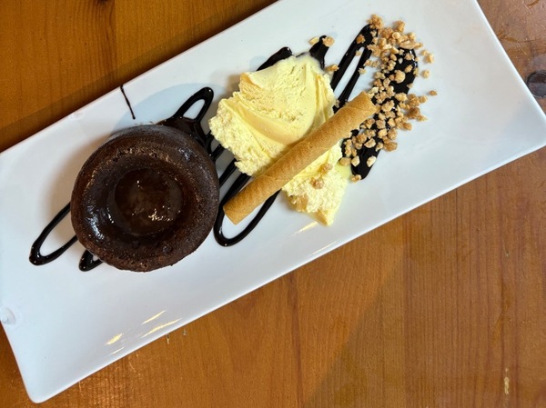 Coulant de chocolate con helado de vainilla 
