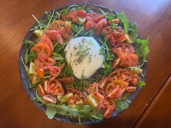 1st quality burrata with different tomatoes and arugula 