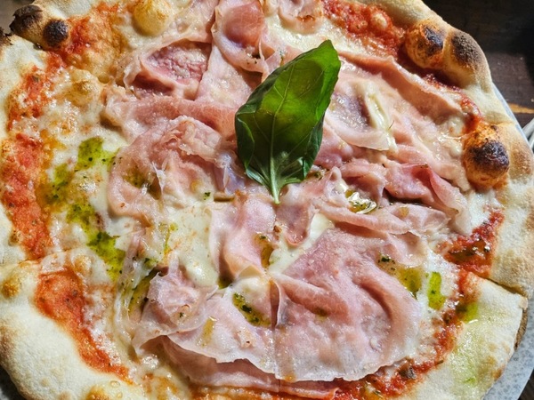 Pizza prosciutto