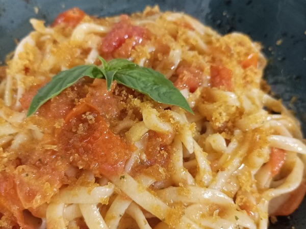 Linguine amb all, oli, pebre i botifarra de peix (no es serveix formatge amb aquest plat)