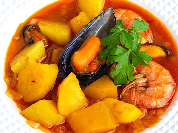 Patatas estofadas con Marisco(cuchara del día)