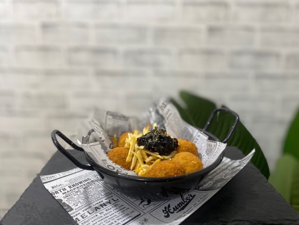 Croquetas de queso azul con cebolla caramelizada (6)