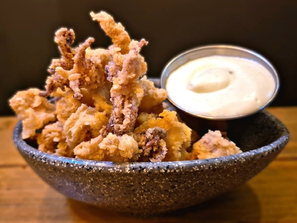 Calamars a l'andalusa amb maionesa de llima o coriandre