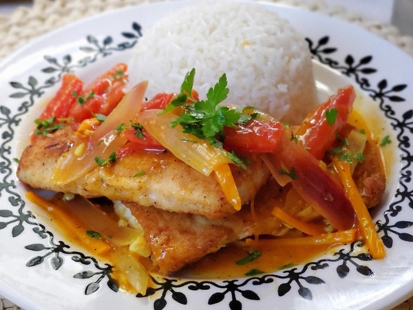 PESCADO ENCEBOLLADO