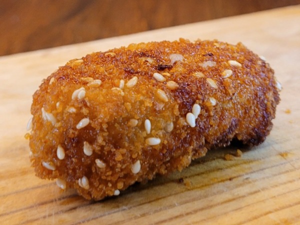 Gorgonzola cheese with roast pear